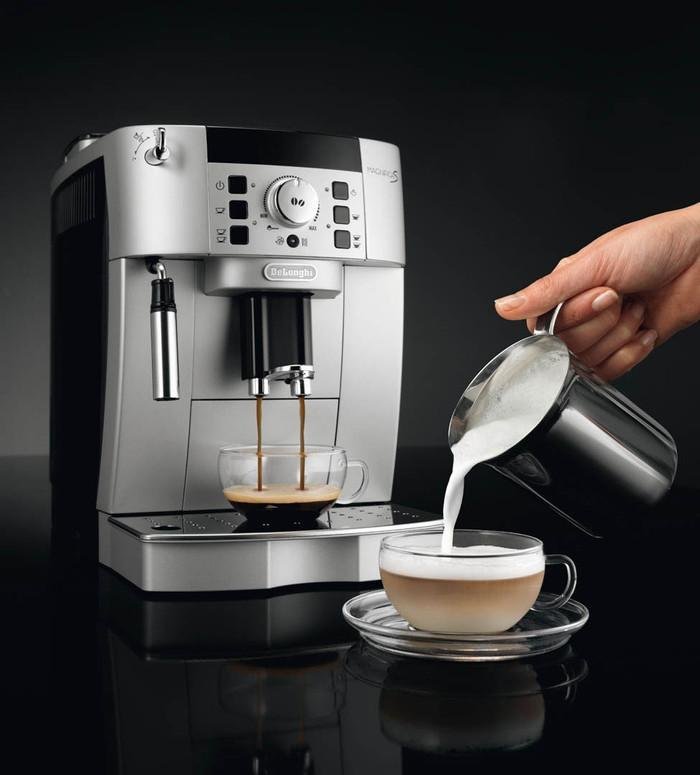 DeLonghi Magnifica Super Automatic Espresso Machine ECAM22110SB - Image 3